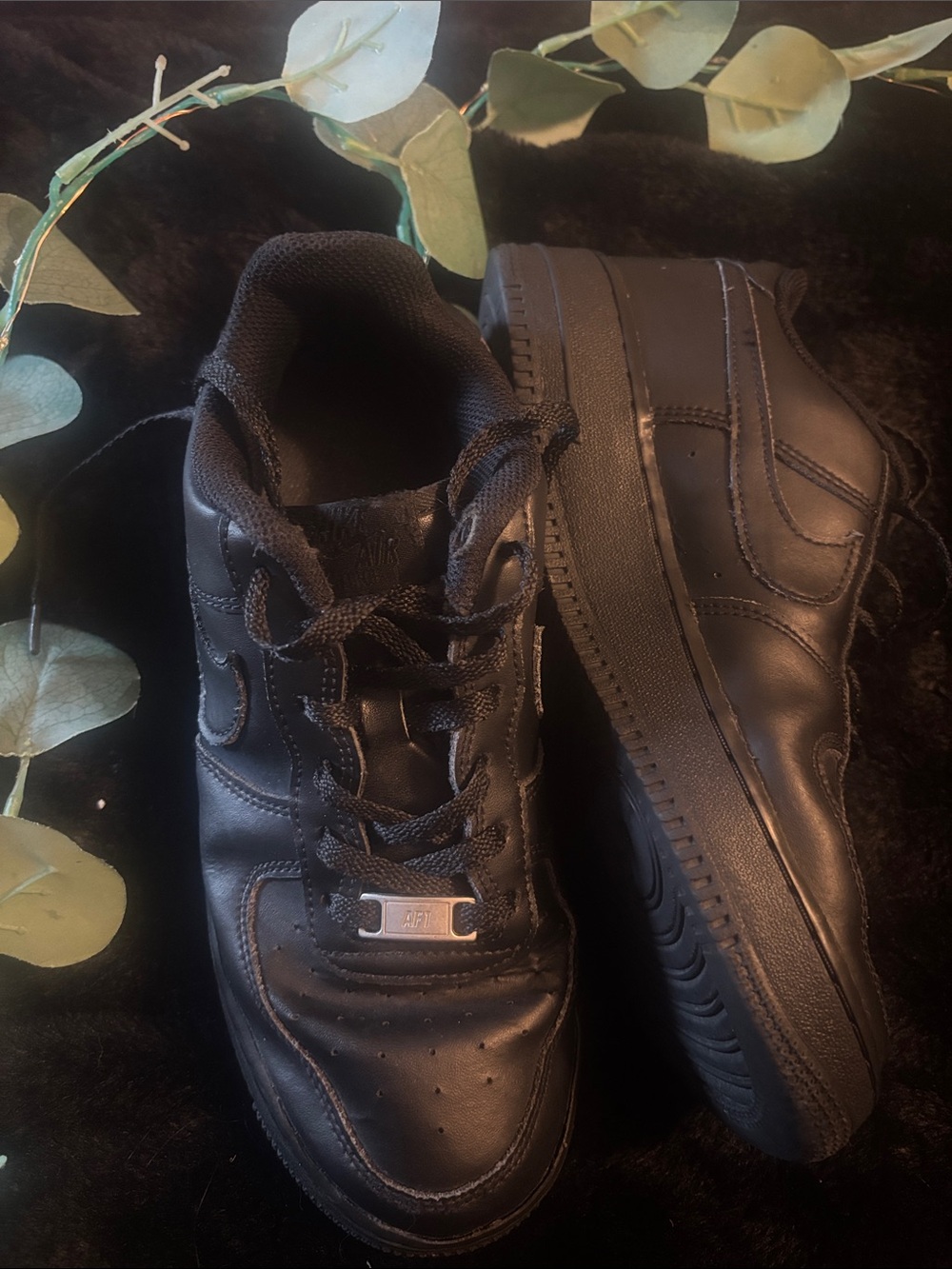 Nike Men's Black Low-Top Leather Sneakers